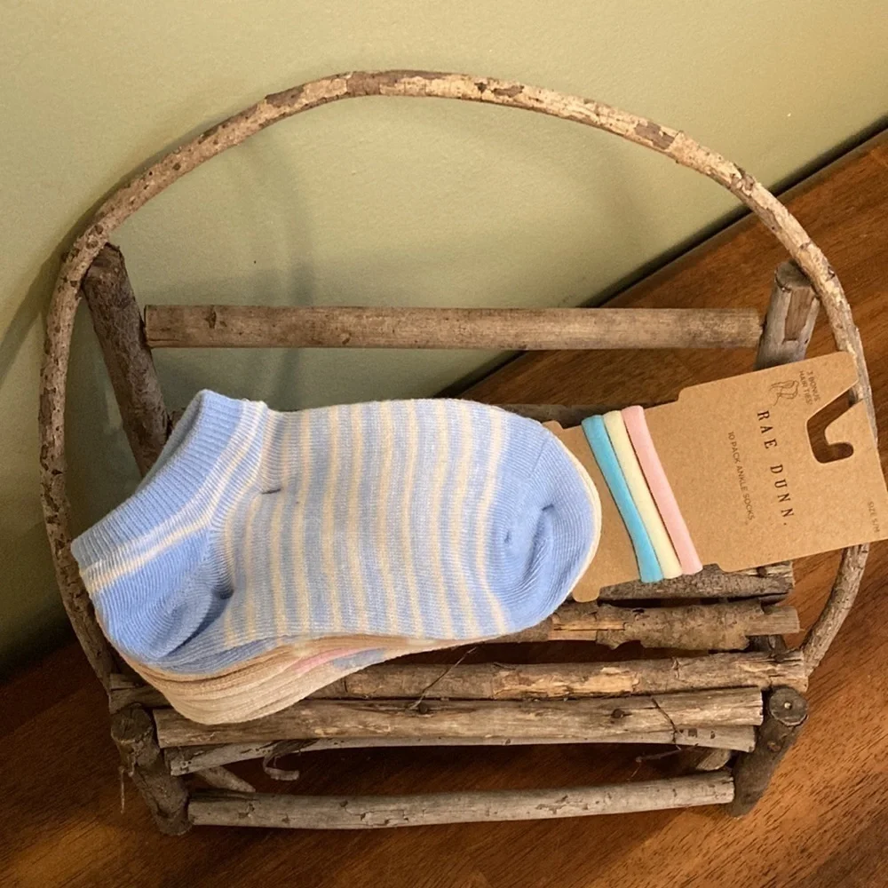 NWT! Rae Dunn GIRLS 10 PACK DONUT ANKLE SOCKS with 3 Bonus Hair Ties